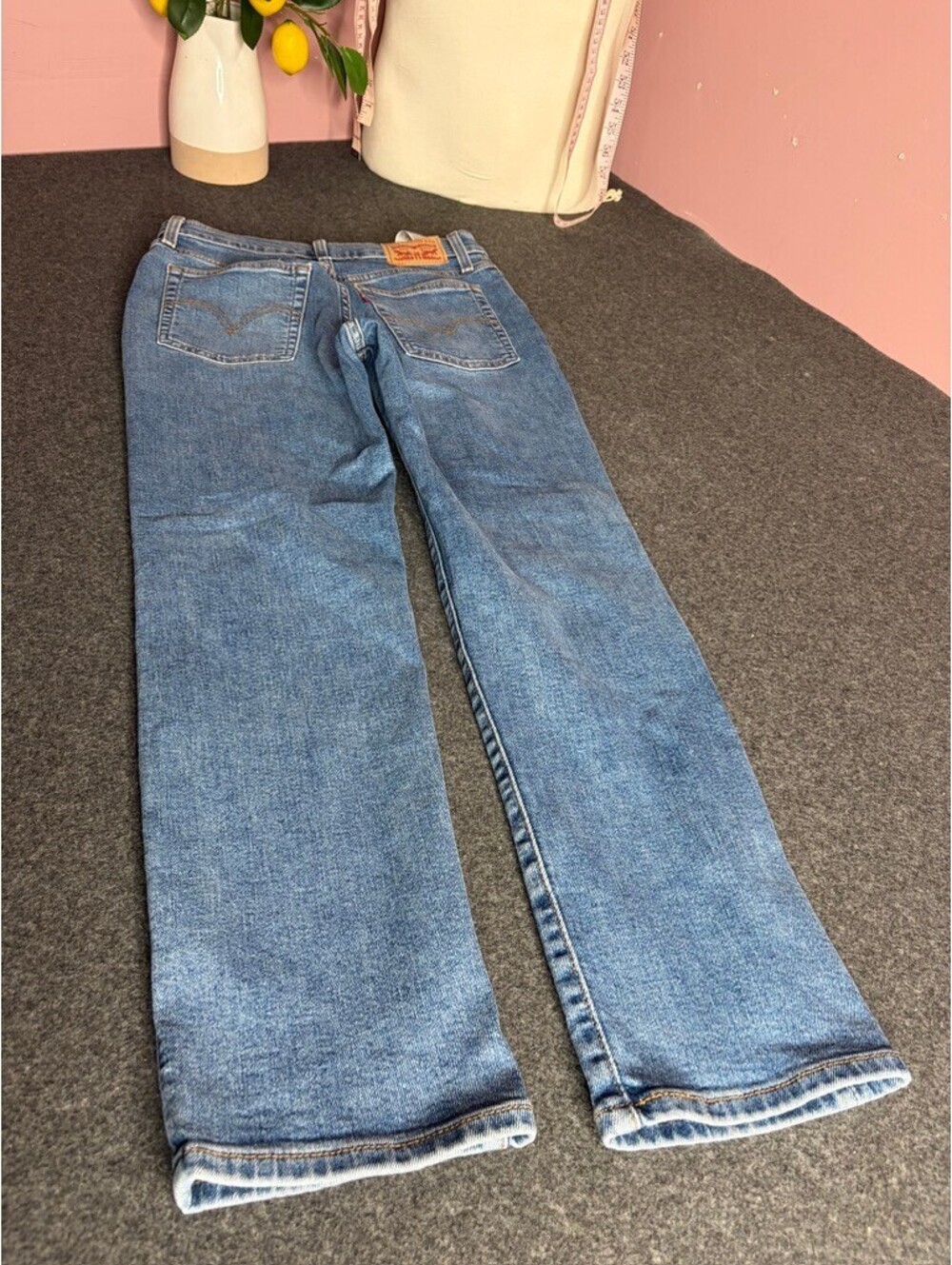 Levi's Wedgie Straight jeans in size 27